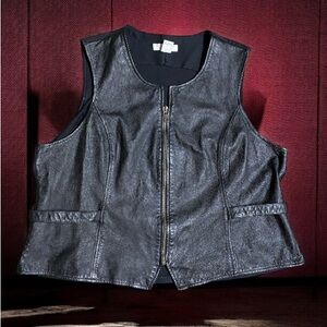 * innovation sport women 20W Black Leather front zip Vest built in belt stretch